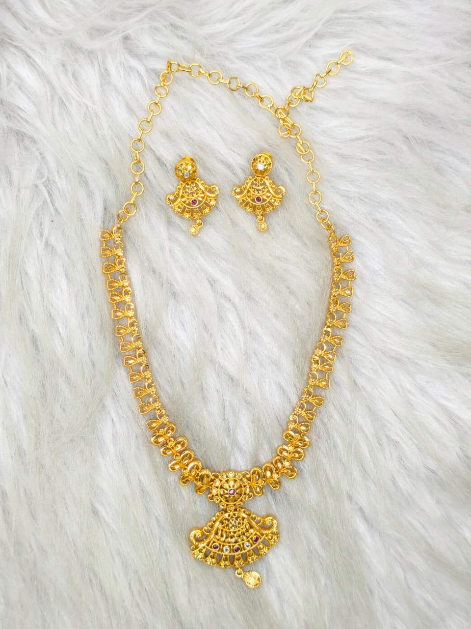 Trending Mini Gold Necklace Set – Premium Gold Look Finished