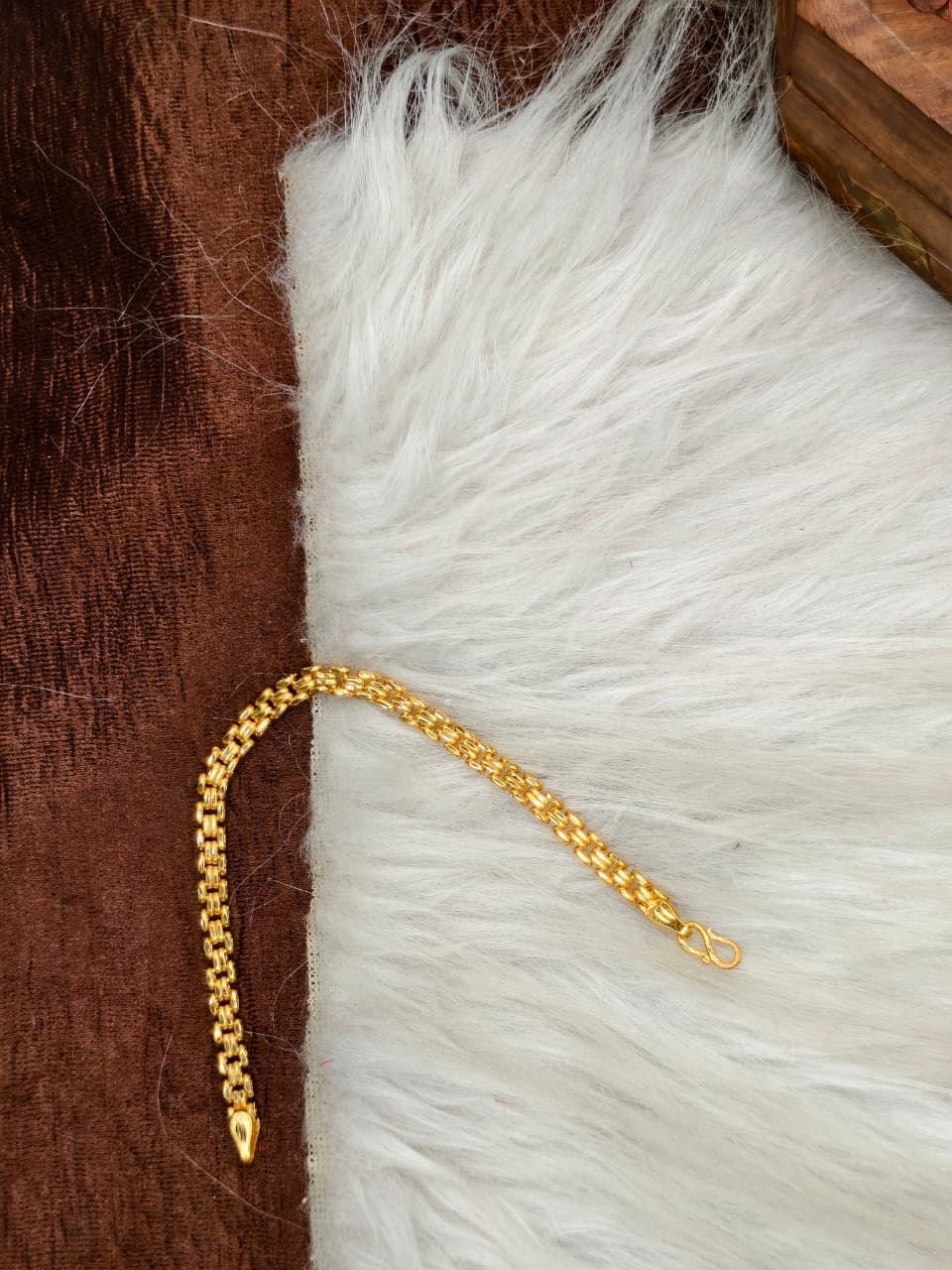 Elegant Leather & Gold Bracelet for Men7