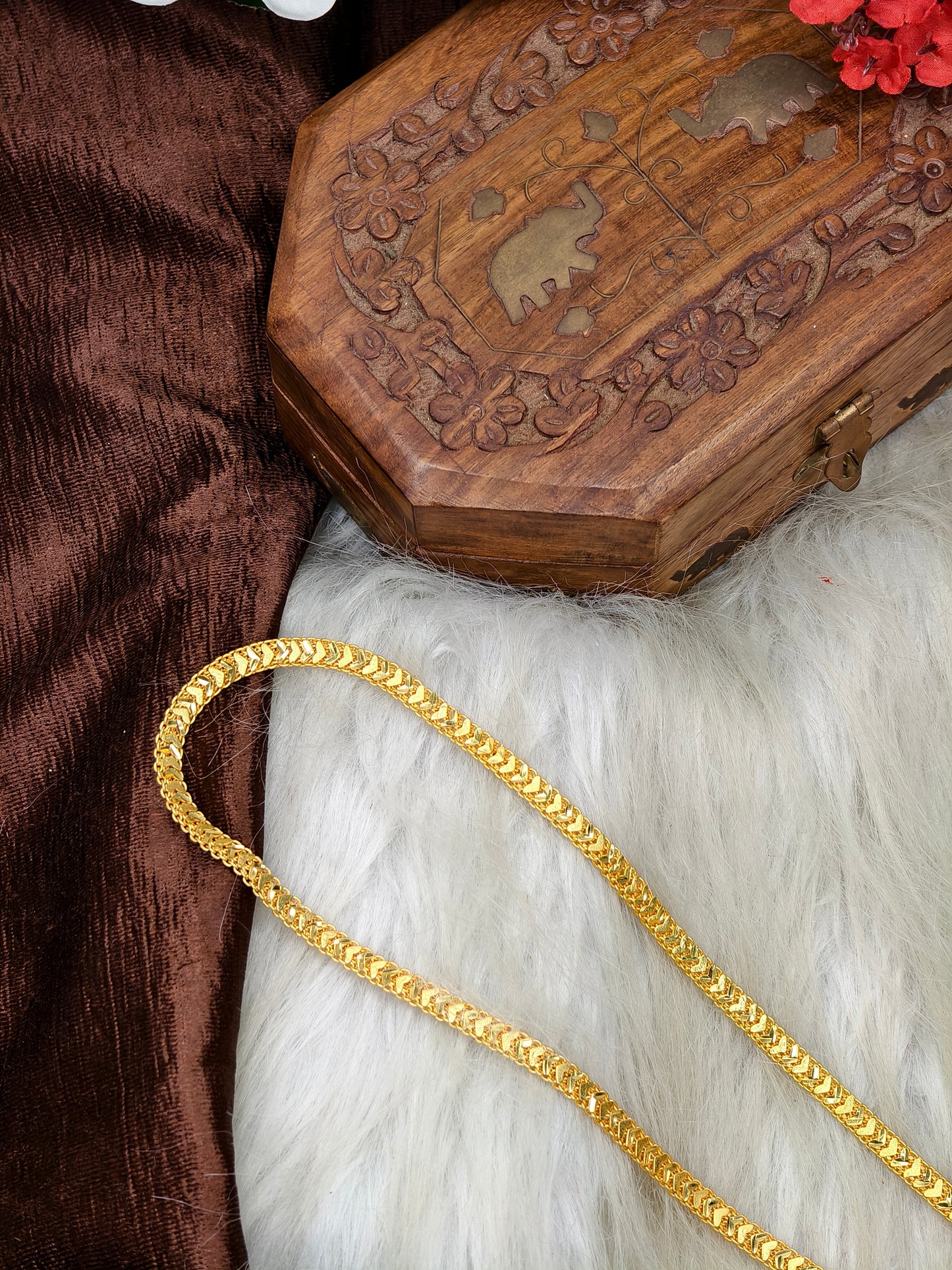 Forming matte finished (1Gram gold plated) V Model Chain