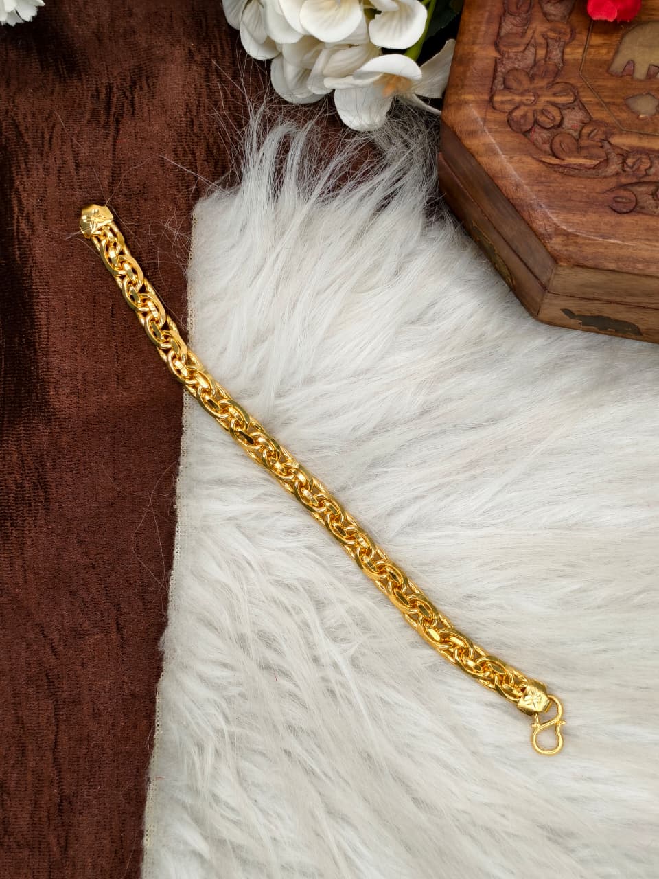 Micro Elegant Leather & Gold Bracelet for Men8