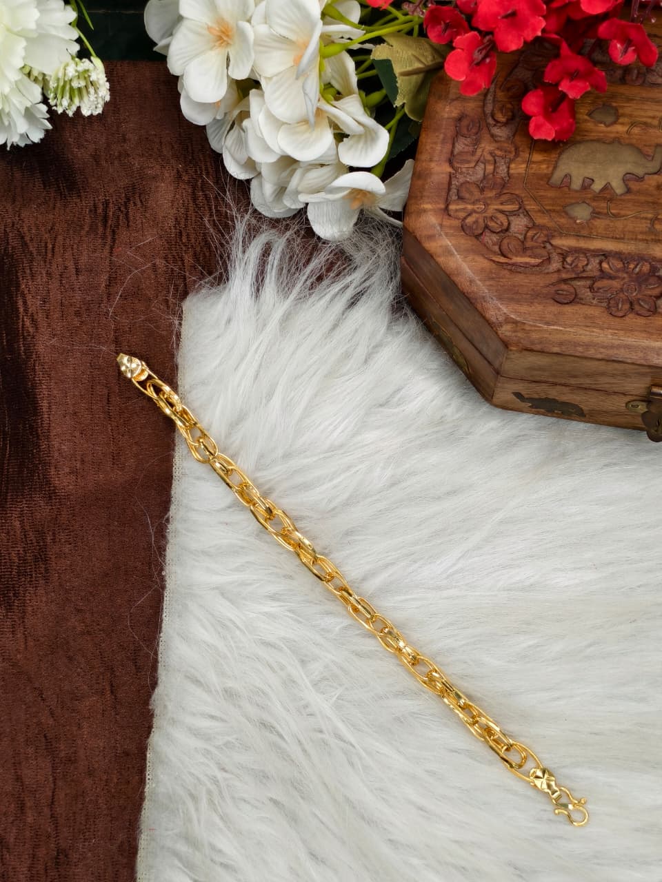 Elegant Leather & Gold Bracelet for Men9