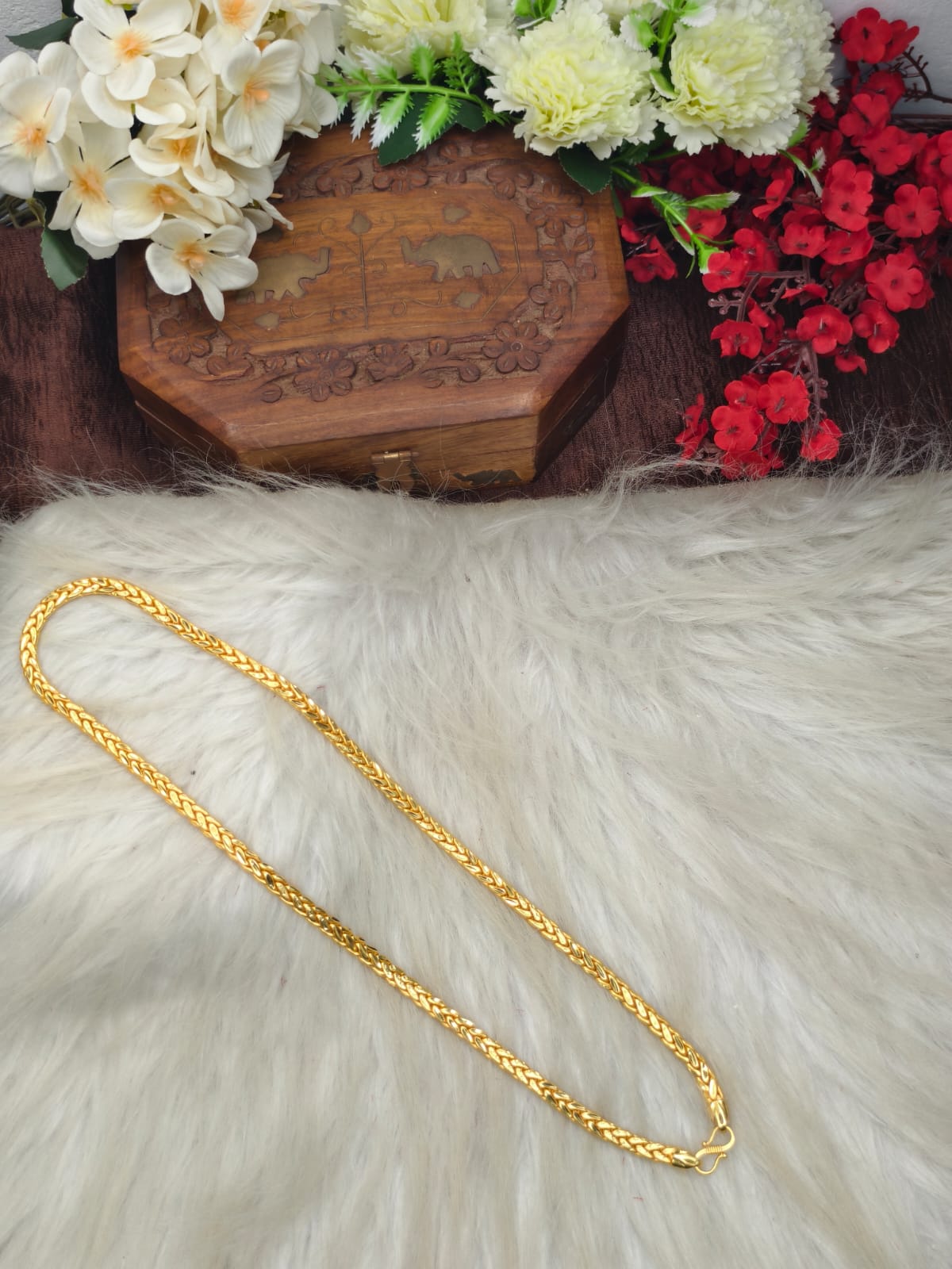 Royal Men’s Gold Chain – Luxury Finish & Unique Pattern