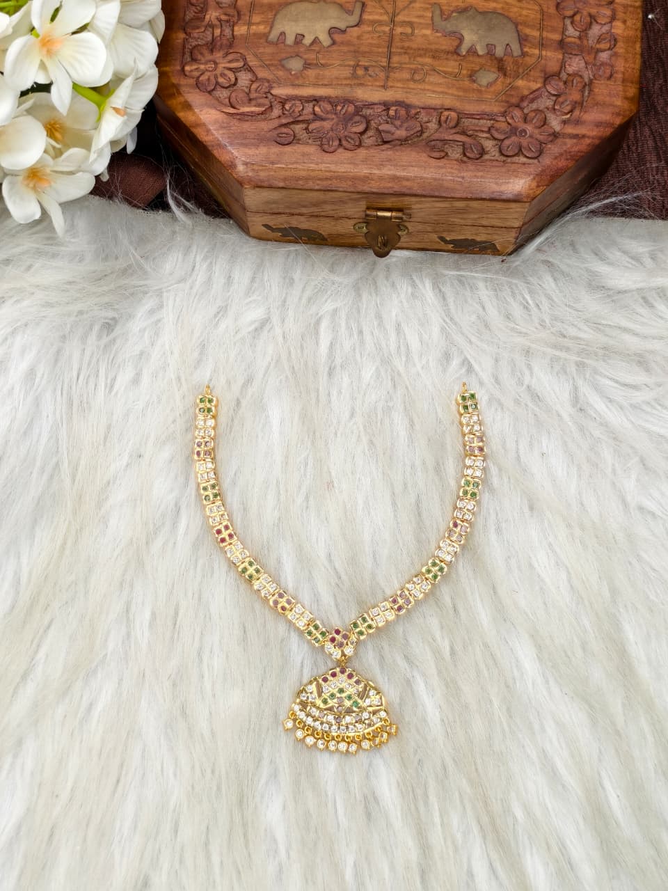 Traditional Impone Stone Necklace for Women – Gold Look