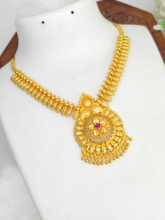 Title Trending Mini Gold Necklace Set – Premium Gold Look Finished