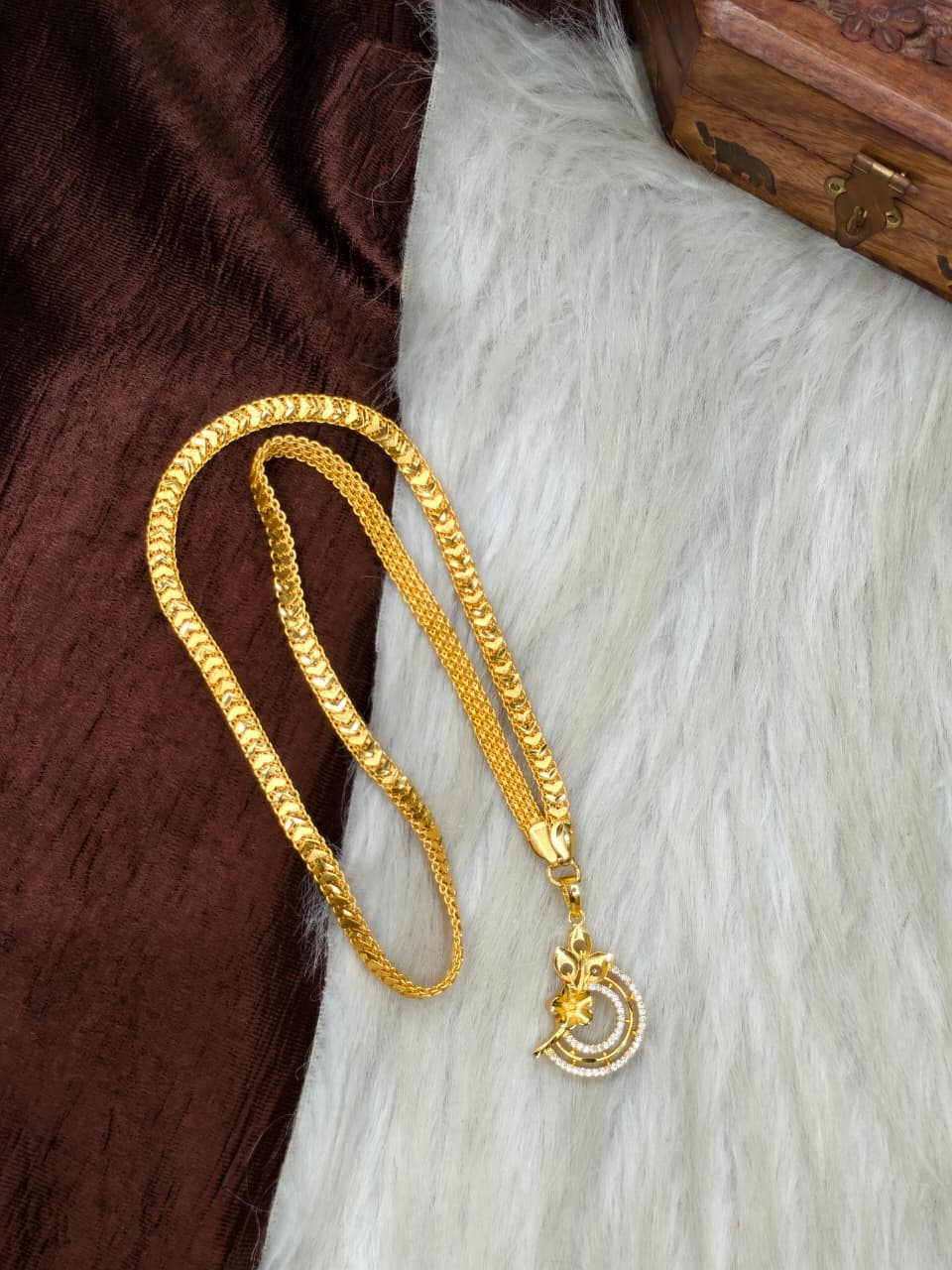 ✨Stone Dollar Matte Finish Chain – Gold Plated Jewellery for Women✨