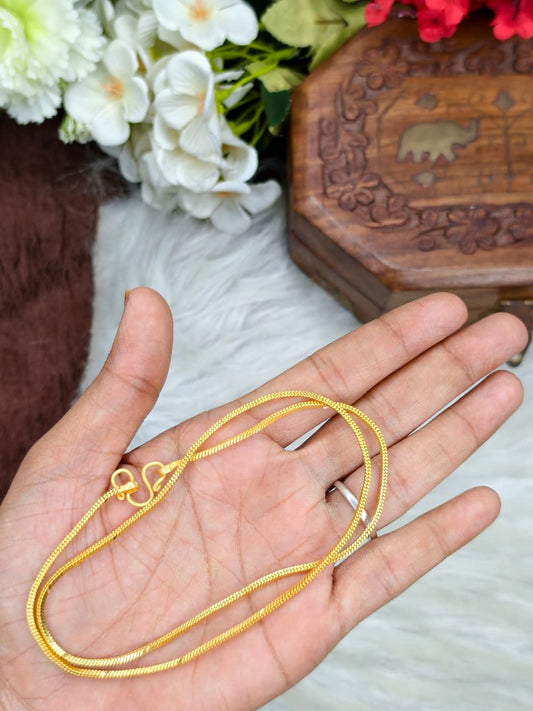 Trendy Unisex Matte Gold Short Chain for Men & Women – Lightweight Daily Wear Model-9