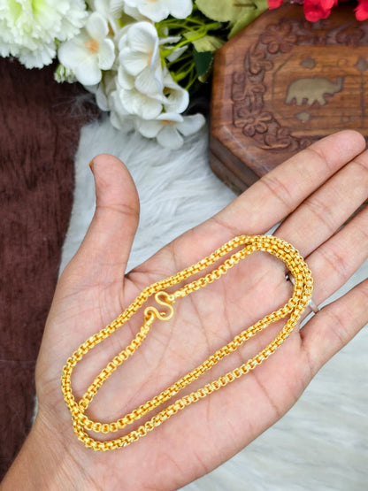 Trendy Unisex Matte Gold Short Chain for Men & Women – Lightweight Daily Wear Model-8