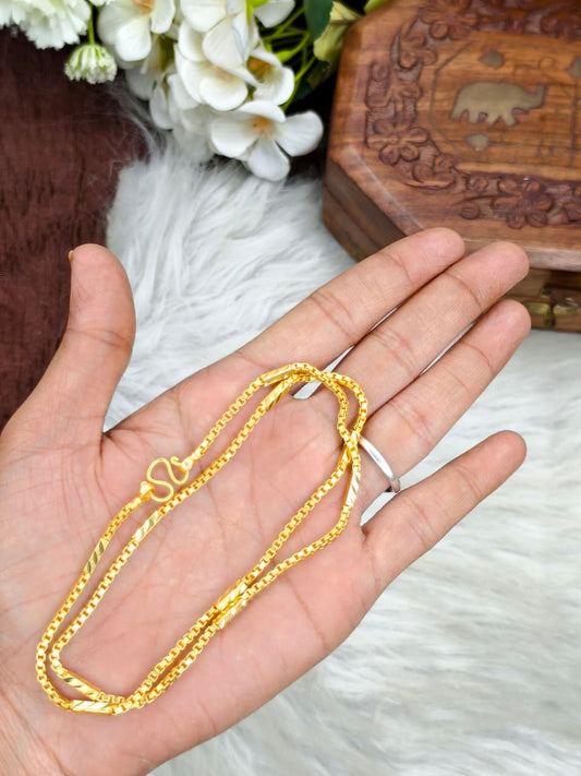 Trendy Unisex Matte Gold Short Chain for Men & Women – Lightweight Daily Wear Model-4