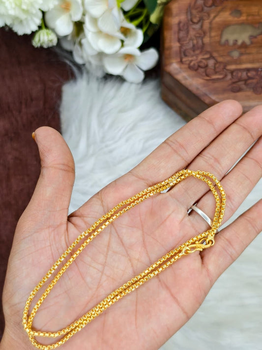 Trendy Unisex Matte Gold Short Chain for Men & Women – Lightweight Daily Wear Model-3