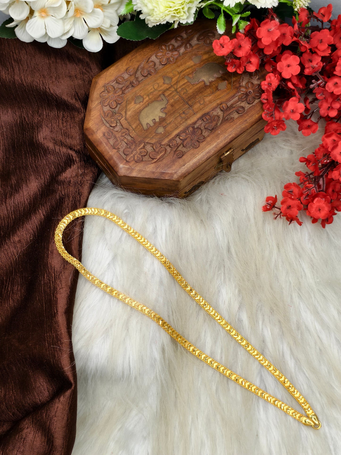 Forming matte finished (1Gram gold plated) V Model Chain