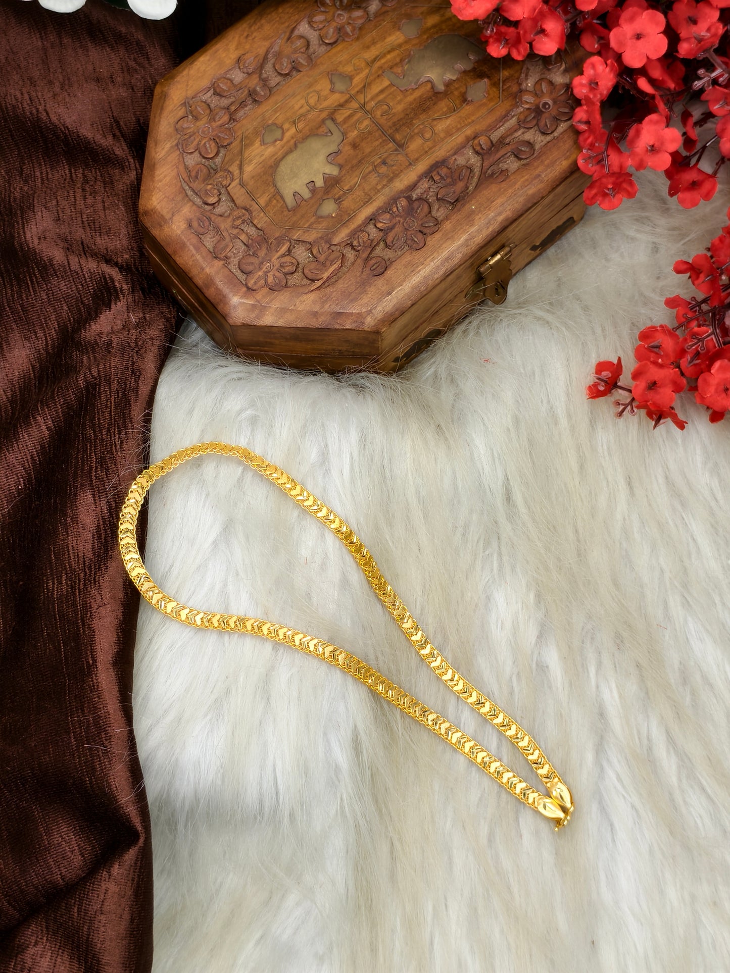 Forming matte finished (1Gram gold plated) V Model Chain