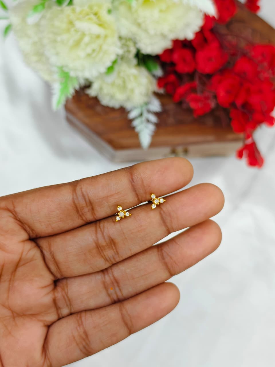 1gram gold plated women side earings give for the tag