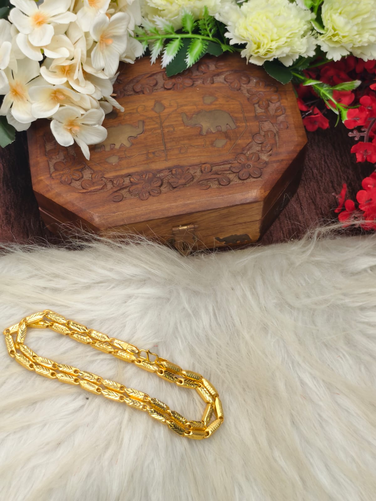 Royal Men’s Gold Chain – Luxury Finish & Unique Pattern