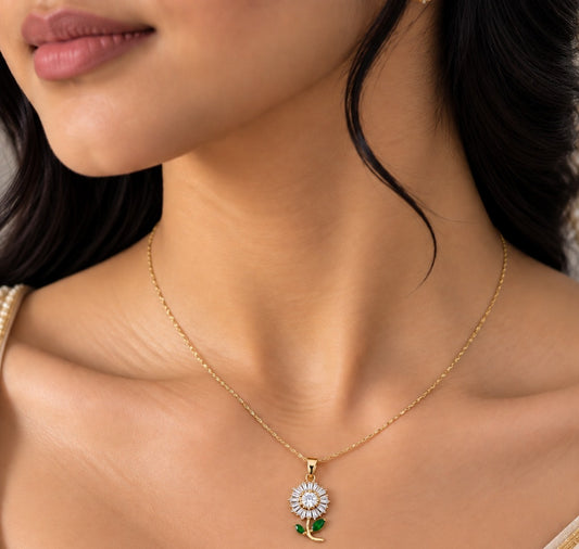 ✨ Elegant Square Pendant Chain