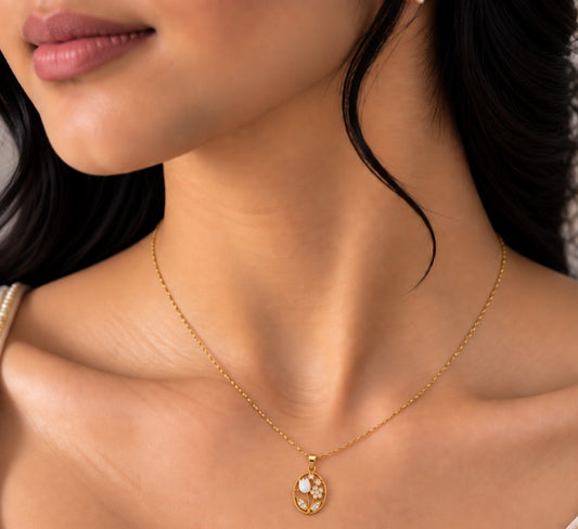 ✨ Elegant Square Pendant Chain