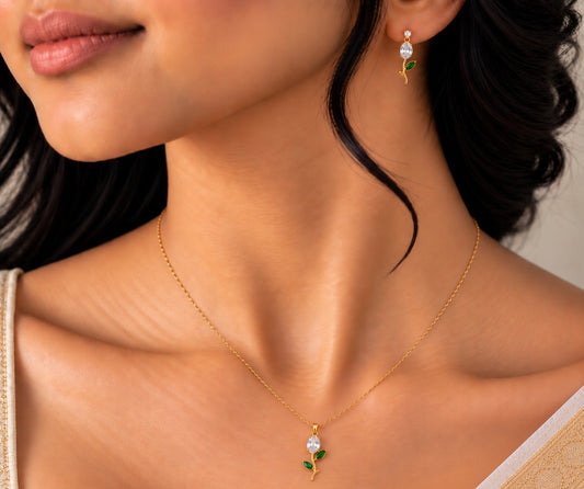✨ Elegant Square Pendant Chain