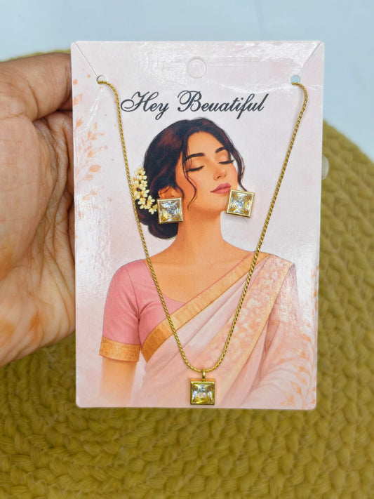 ✨ Elegant Square Pendant Chain