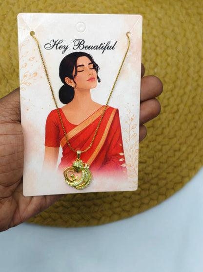 ✨ Elegant Square Pendant Chain