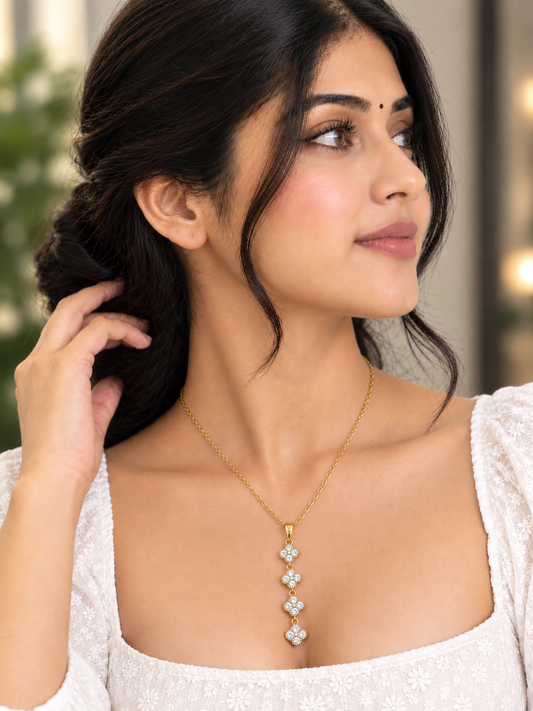 ✨ Elegant Square Pendant Chain